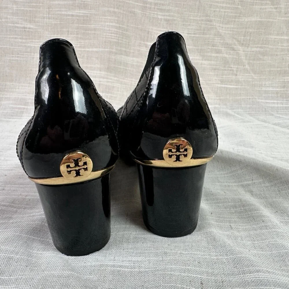 Tory Burch Carrie Quilted Soft Patent Toe Cap Block Heel Pumps Gold Black Sz 8.5